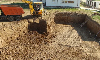Рытье котлованов под фундамент в Нягани – цена от 2572 руб. за м3 | 2Землекопа-Нга